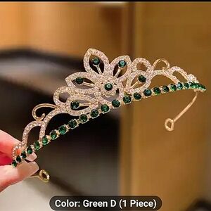 NEW SPARKLING GIRLS TIARA CROWN SHAPED HEADBAND WITH RHINESTONES 1PC